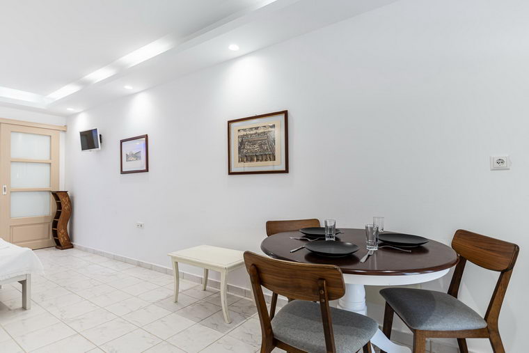 Ground floor apartments for 5 or 6
